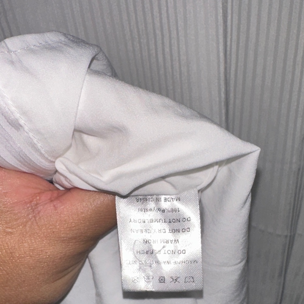 Veiled XL Women's Classic White Button Down Shirt - Picture 8 of 9